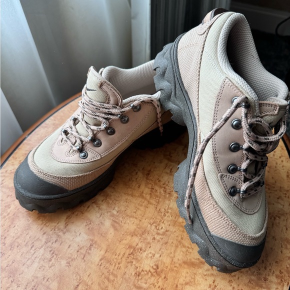Nike Shoes - Nike Women's Hiking Shoes NWOT